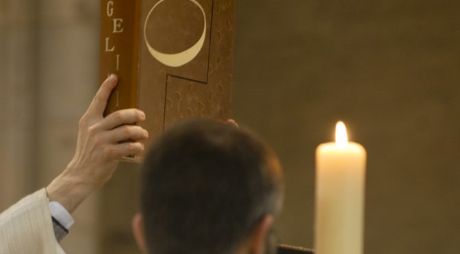 Liturgie de la Parole - Présentation de l'évangéliaire